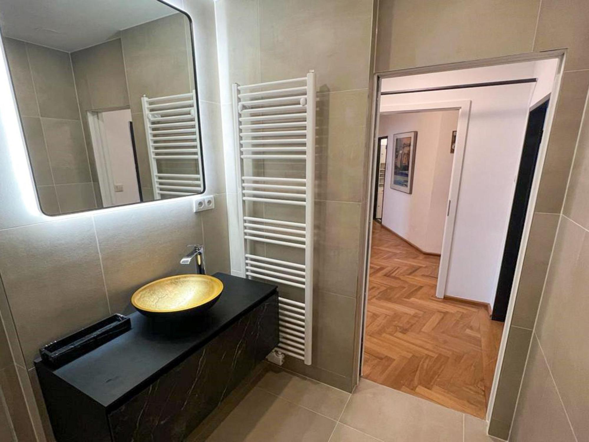 Apartment Opera By Interhome Виена Екстериор снимка